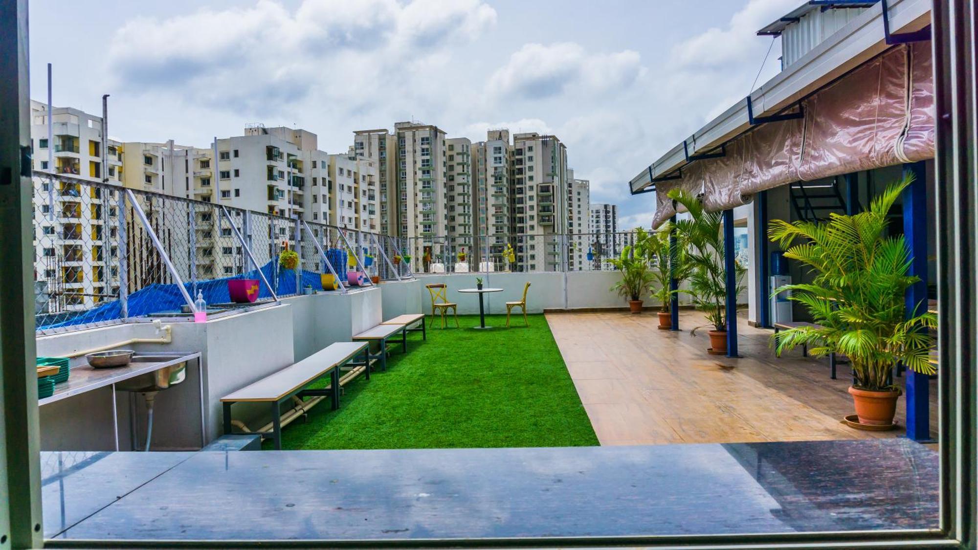 Aparthotel Local Colive Sarjapur Bangalore Esterno foto